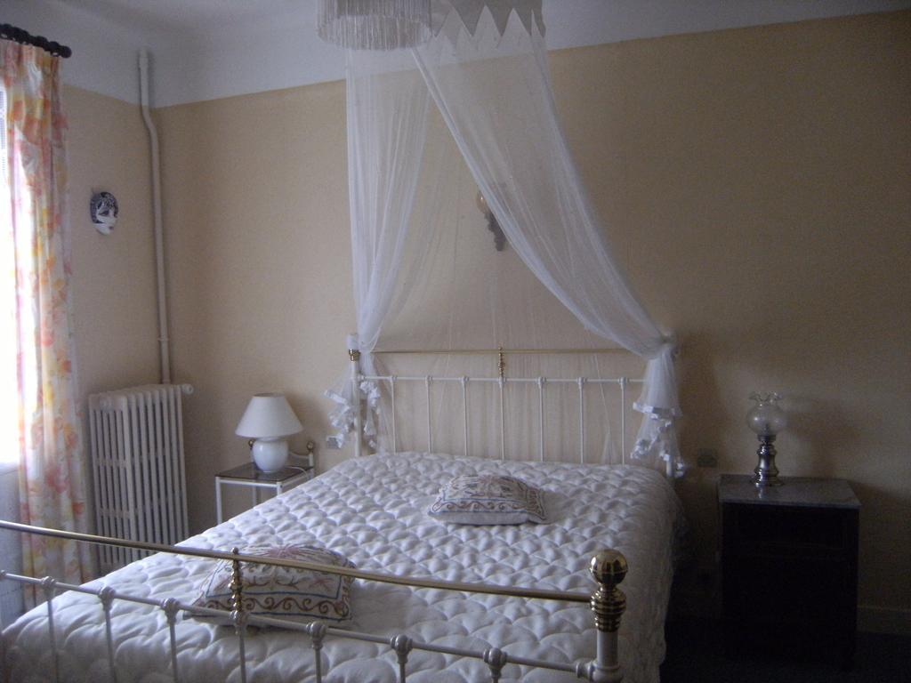 Le Soleil D'Or Hotel Vimoutiers Стая снимка