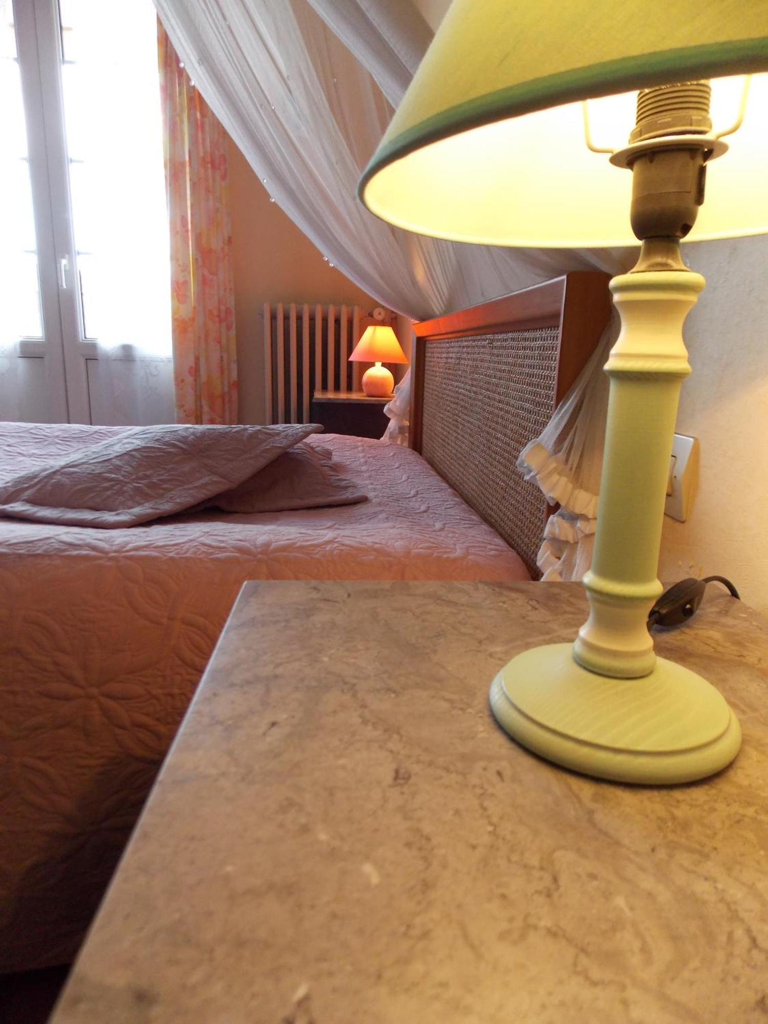 Le Soleil D'Or Hotel Vimoutiers Екстериор снимка