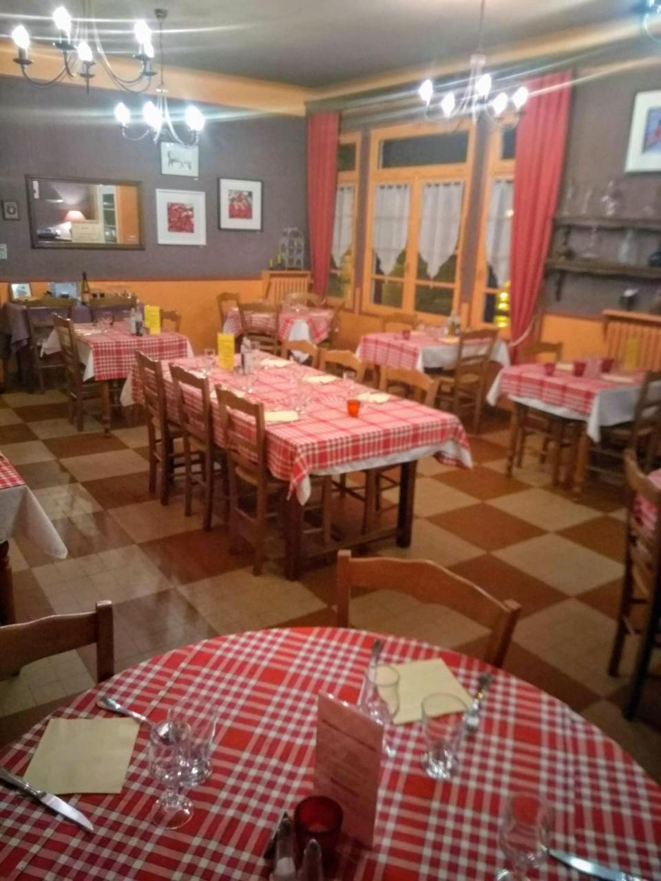 Le Soleil D'Or Hotel Vimoutiers Екстериор снимка