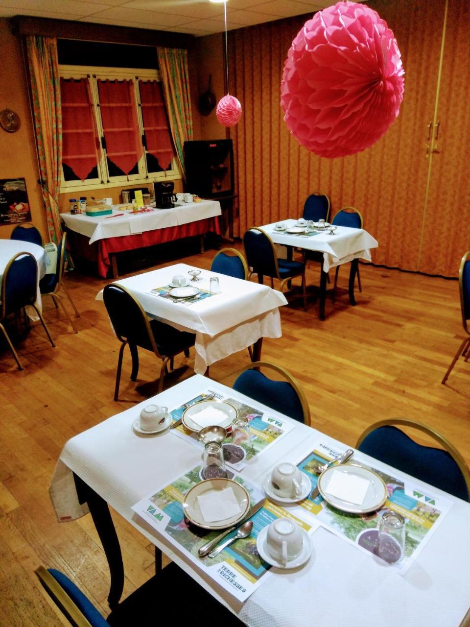 Le Soleil D'Or Hotel Vimoutiers Екстериор снимка